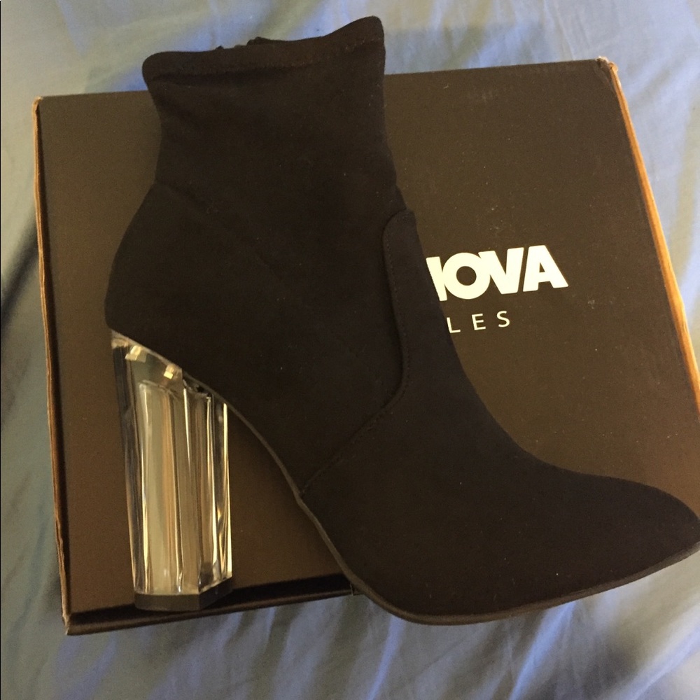 NIB Fashion Nova Luna Ankle Bootie - Picture 2 of 5